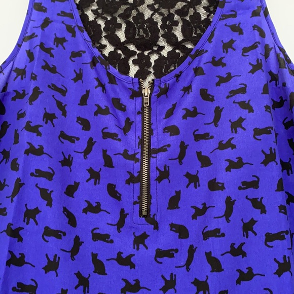 Lace back tank top with cats - Picture 2 of 4